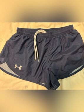 Under Armour Men’s Navy Split Running Shorts EUC